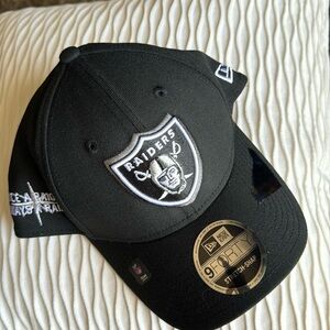 Basic Black 9FIFTY Snapback Hat.